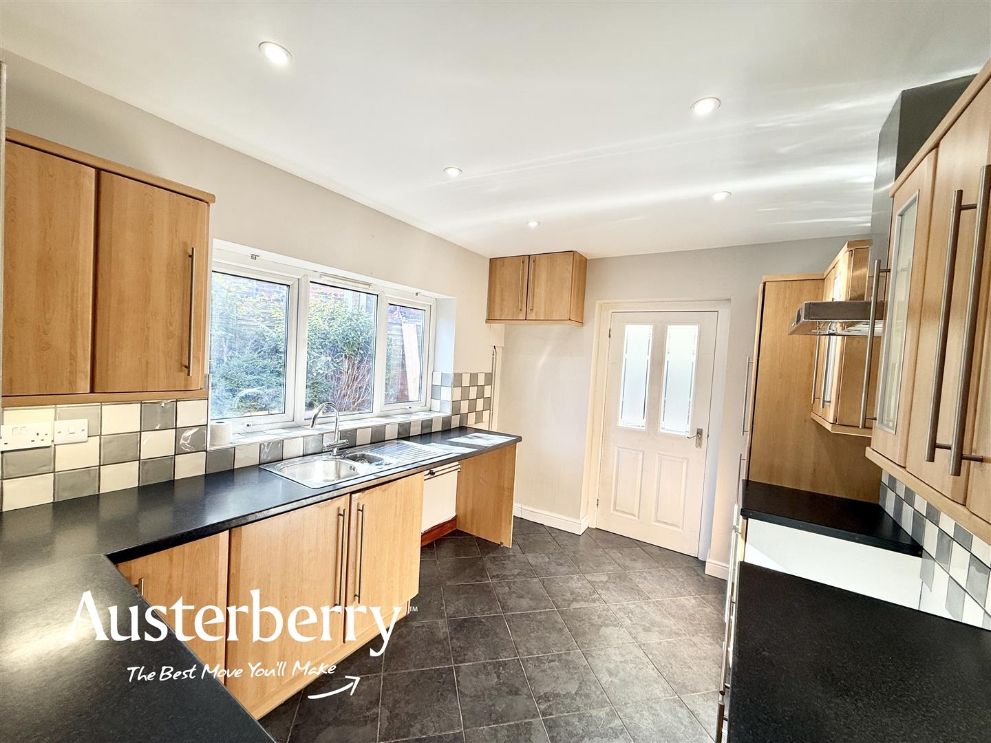 3 bed property in Waterhead Road, Stoke-On-Trent